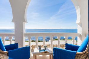 Bright Beachfront Apartment - ref 157 by Costarentals