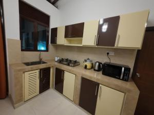 Stylish AC Apartment - Mt Lavinia Beach Walk