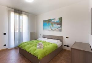 villa between lake and mountains