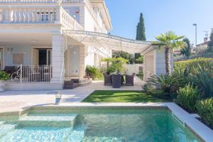 Luxury Lake-Front Catullo by Whale Homes