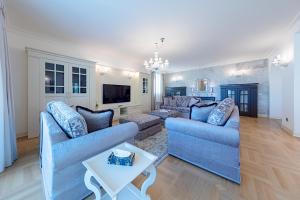 Luxury Lake-Front Catullo by Whale Homes