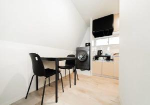 Alice JueQie 1minute walk to Horikiri Station ,Super convenient transportation ,Direct access to Narita Airport , Drugstore, convenience store, and shopping center downstairs