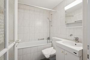 Executive Studio - Crown 12