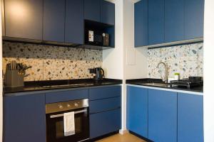 Modern 2BR Flat for 5 in Lively Las Condes Oasis