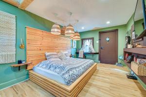 Dog-Friendly Tampa Tiny House Cozy and Private!