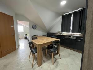 3100 Apartment RATZERSDORFER SEEN Top 8