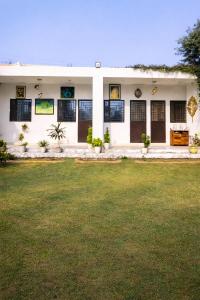 Nature Farm Stay with Lawn & Bonfire Near Dwarka Expy