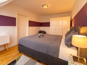 Modern Attic Apartment with Air conditioning near City Center