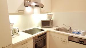 Laura Cottage - 43-111