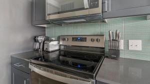 Landing Modern Studio Gym Pool