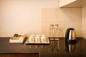 Hearthenly Stay Golden Glow Cozy 3BHK with Scenic Views