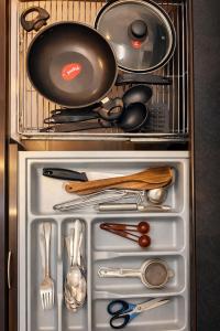 Hearthenly Stay Golden Glow Cozy 3BHK with Scenic Views