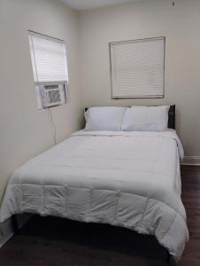 Stylish Westside Retreat - Your Jacksonville Getaway!