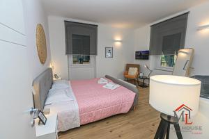 Parrot House Airport by ML WHITE HOUSE