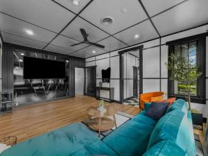 4 min to AT&T & Rangers Stadium, Close to Airport, Sauna, Gym, Pool Table