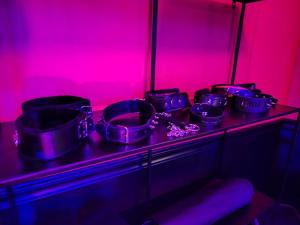 Plus quune love room, un Donjon BDSM