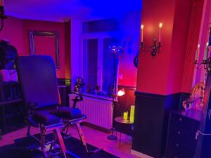 Plus quune love room, un Donjon BDSM