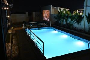 Luxury Private Farmhouse Pool & OutdoorMovie Night