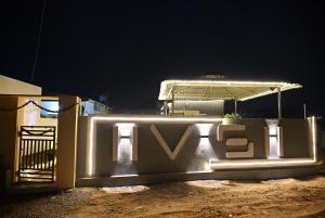 Luxury Private Farmhouse Pool & OutdoorMovie Night