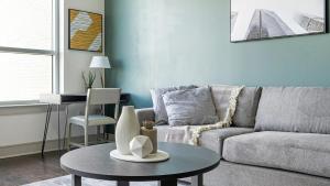 Landing Modern 1BD Pool Courtyard