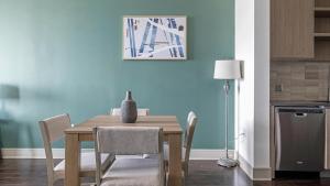 Landing Modern 1BD Pool Courtyard