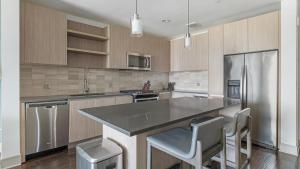 Landing Modern 1BD Pool Courtyard