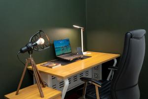 The Modern Nest - Alexa, Wi-Fi