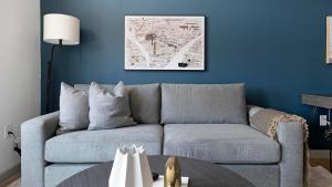 Landing Amazing 1BD Courtyard Yoga Studio