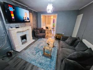 Amazing Spacious 3BDR Home Near LFC Stadium