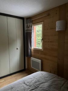 Carroz d Araches , 2 pièces rénové vue montagne, 4 personnes, 3 min du centre, parking,balcon