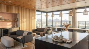 Boulevard Stays Studio Retreat Pool Gym & Parking Included 1