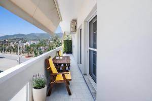 Singer Suite Kalamata , Close to Center & Easy Street Parking