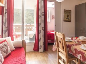 Appartement cosy avec terrasse - Départ ski aux pieds - FR-1-344-830