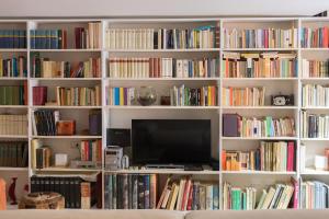 Trastevere Art and Books Luxury Apartment