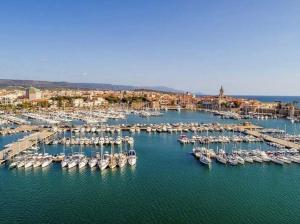 Inviting Rina Sea Apt 1BR img24