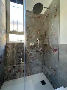 Flowers, a cozy suite in Milan