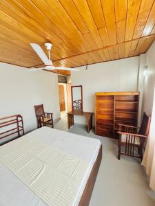 Harmony Guest House & Top Secret Beach