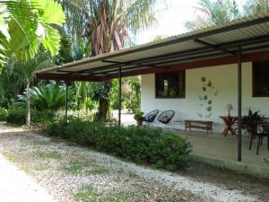 Naranjo Ferry & Roadside Inn