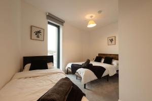 Spacious Three Bedroom Apartment by Leeds Station