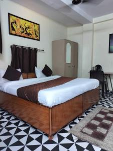 CR Residency - Near Us Embassy Chanakyapuri