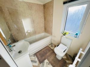 2 Bedroom Caravan FC39, Fairway, Sandown, Free Wifi, Dog Friendly