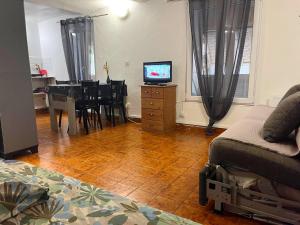 appartement entresol nice 1,2 kilomètre de la plage mer promenade