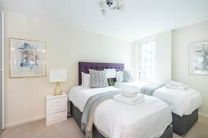 Zone 1 , 2 Bed Apt , Tube Station 2 Mins Walk , Ideal For Leisure , Families , Contractors Stays , Weekly Offers , Sleeps 4