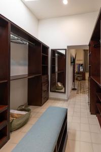 casa entera con estacionamiento