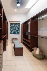 casa entera con estacionamiento