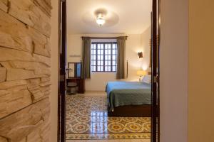 casa entera con estacionamiento