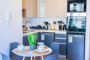 HOM I AireAcond Wifi Piscina Gym MetroSanta Isabel