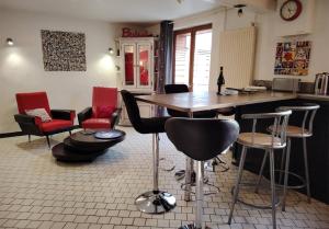 Maison avec cour, proche centre et gare