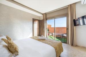 Charming 1-BR with Terrace, AC, Parking-City Center