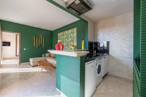 Charming 1-BR with Terrace, AC, Parking-City Center